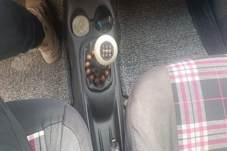 Used Baojun Lechi 2012 Revised Version 1.2L Manual Sporty Fashion Edition Gear Lever