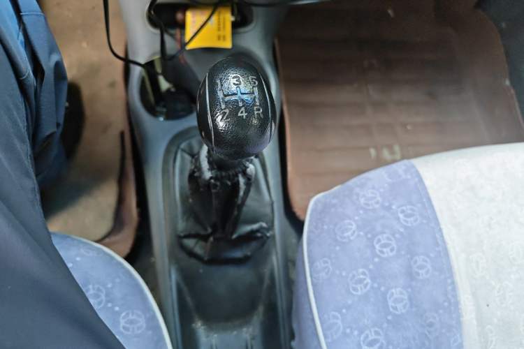Used Baojun Lechi 2012 Revised 1.0L Manual P-TEC Standard Edition Gear Lever