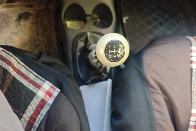 Used Baojun Lechi 2012 Revised Version 1.2L Manual Sporty Edition Dynamic Type Gear Lever