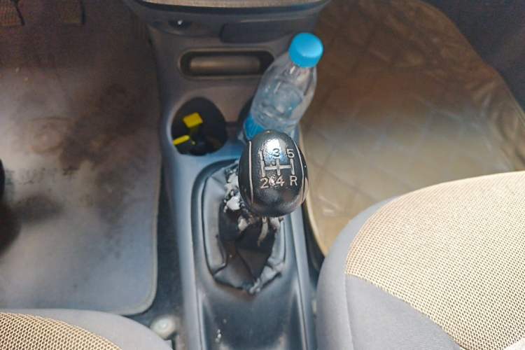 Used Baojun Lechi 2012 Revised 1.0L Manual P-TEC Standard Edition Gear Lever