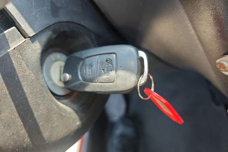 Used Baojun Lechi 2012 Revised 1.0L Manual P-TEC Standard Edition Interior 1