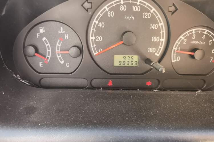 Used Baojun Lechi 2012 1.0L Manual P-TEC Superior Model Odometer Close Up