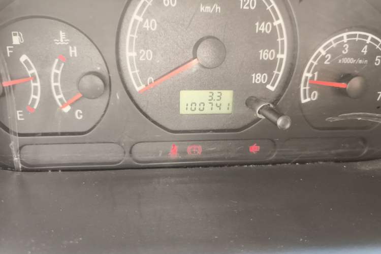 Used Baojun Lechi 2012 Revised 1.0L Manual P-TEC Standard Edition Odometer Close Up