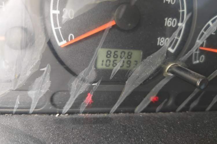 Used Baojun Lechi 2012 Revised 1.0L Manual P-TEC Standard Edition Odometer Close Up