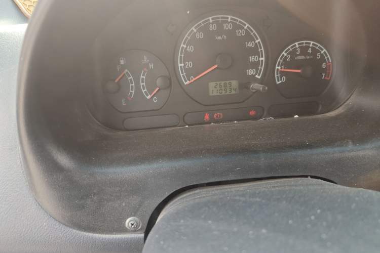 Used Baojun Lechi 2012 Revised 1.0L Manual P-TEC Standard Edition Odometer Close Up
