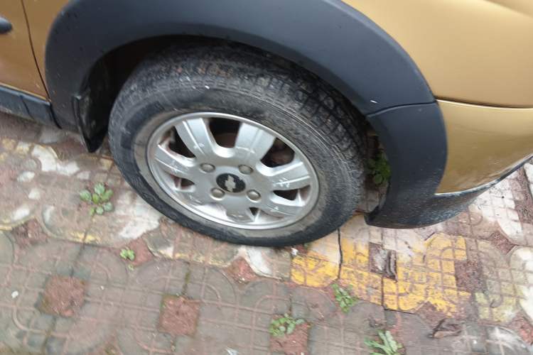 Used Baojun Lechi 2012 Revised Version 1.2L Manual Sporty Fashion Edition Right Front Wheel Hub