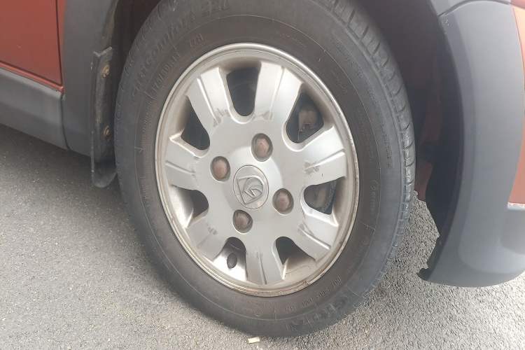 Used Baojun Lechi 2012 Revised Version 1.2L Manual Sporty Fashion Edition Right Front Wheel Hub