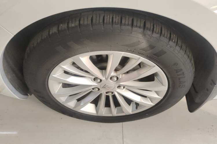 Used Baojun RC-5 2020 1.5T CVT Smart Shine Prestige Edition Left Front Wheel Hub