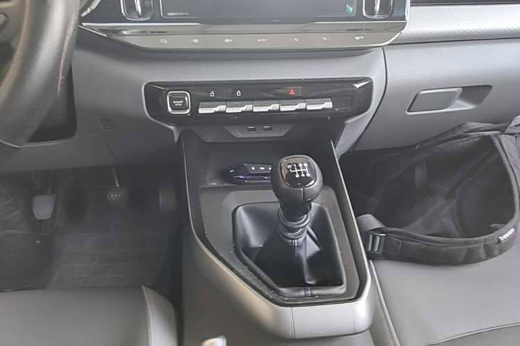 Used Baojun RC-5 2020 1.5L Manual Smart Luxury Edition Audio And AC Panel