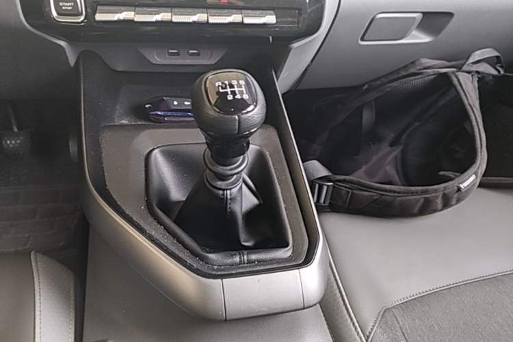 Used Baojun RC-5 2020 1.5L Manual Smart Luxury Edition Gear Lever