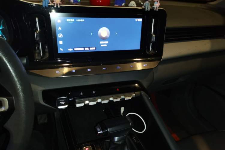 Used Baojun RC-5 2020 1.5T CVT Smart Luxury Edition Audio And AC Panel