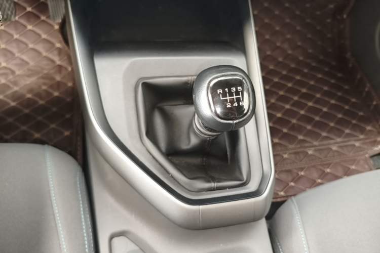 Used Baojun RC-5 2020 1.5L Manual Zhiyao Elite Edition Gear Lever