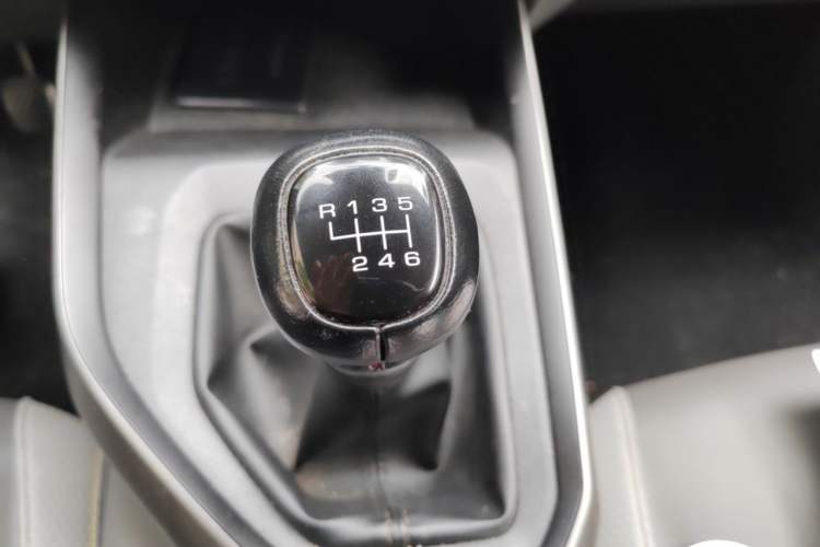 Used Baojun RC-5 2020 1.5L Manual Smart Luxury Edition Gear Lever