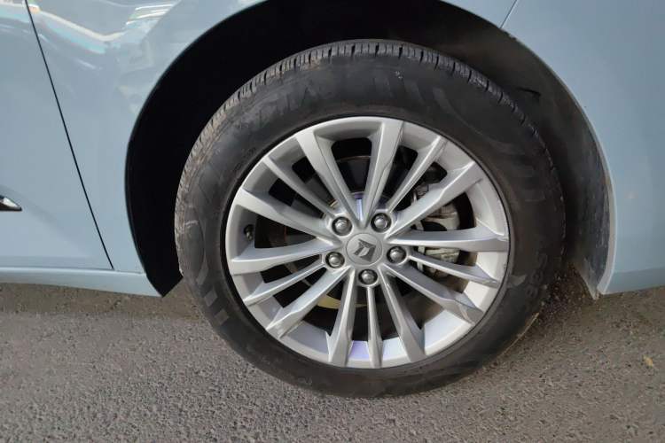 Used Baojun RC-5 2020 1.5T Manual Smart Luxury Edition Right Front Wheel Hub
