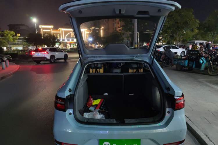 Used Baojun RC-5 2020 1.5T Manual Smart Luxury Edition Trunk