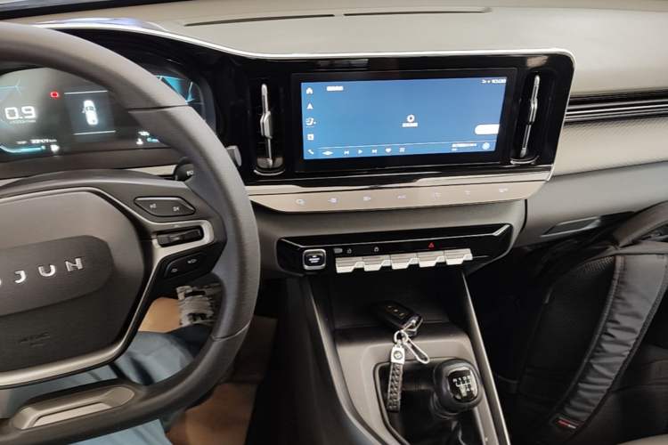 Used Baojun RC-5 2020 1.5L Manual Smart Luxury Edition Audio And AC Panel