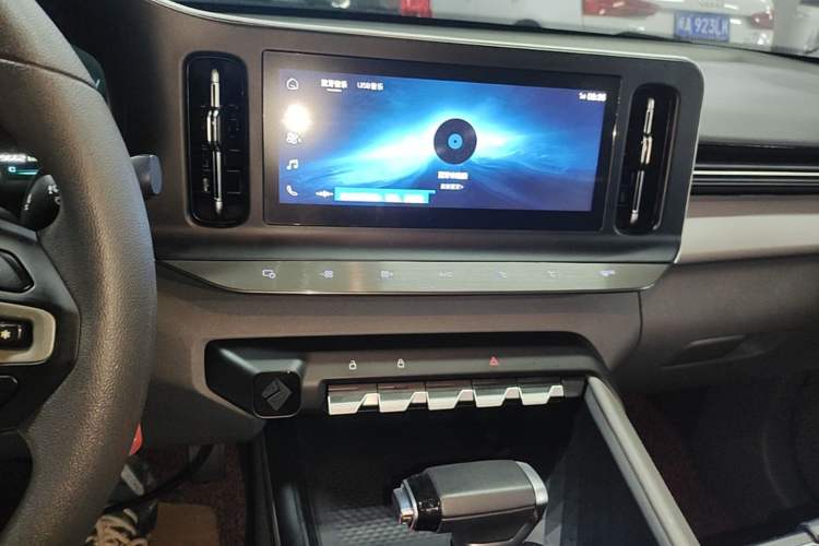 Used Baojun RC-5 2020 1.5L CVT Smart Elite Edition Audio And AC Panel