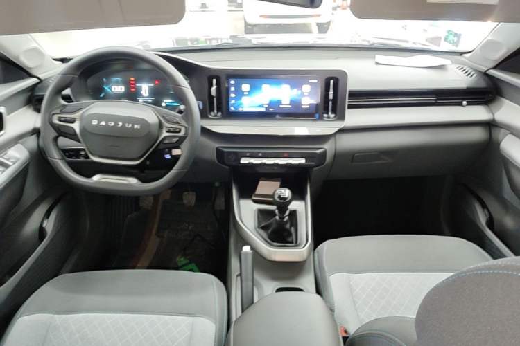 Used Baojun RC-5 2020 1.5L Manual Zhiyao Elite Edition Center Console