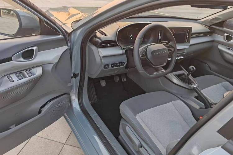 Used Baojun RC-5 2020 1.5L Manual Zhiyao Elite Edition Driver Seat