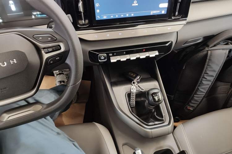 Used Baojun RC-5 2020 1.5L Manual Smart Luxury Edition Gear Lever