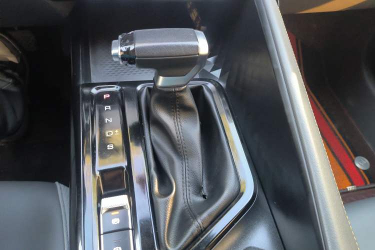 Used Baojun RC-5 2020 1.5T CVT Smart Luxury Edition Gear Lever