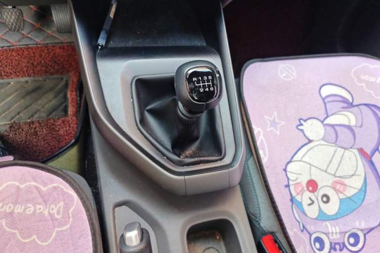 Used Baojun RC-5 2020 1.5L Manual Zhiyao Elite Edition Gear Lever