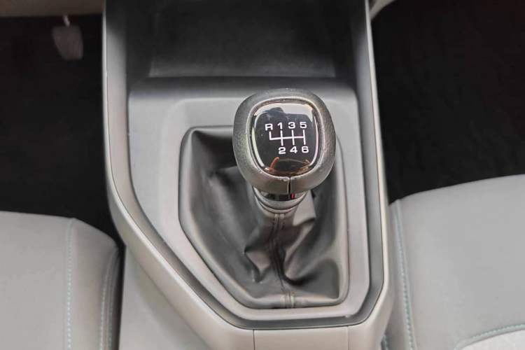 Used Baojun RC-5 2020 1.5L Manual Zhiyao Elite Edition Gear Lever