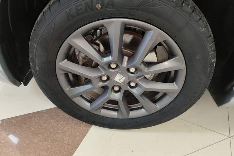 Used Baojun RC-5 2020 1.5L Manual Smart Luxury Edition Left Front Wheel Hub
