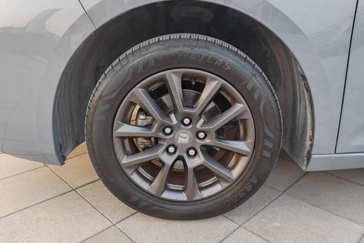 Used Baojun RC-5 2020 1.5L Manual Zhiyao Elite Edition Left Front Wheel Hub
