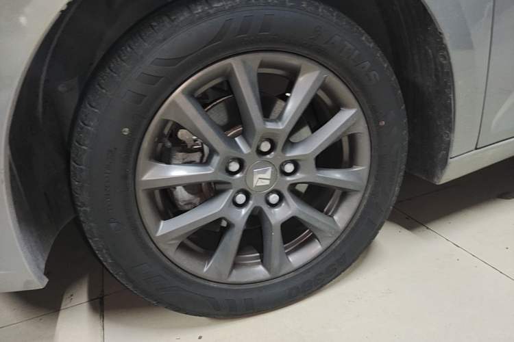 Used Baojun RC-5 2020 1.5L CVT Smart Elite Edition Left Front Wheel Hub