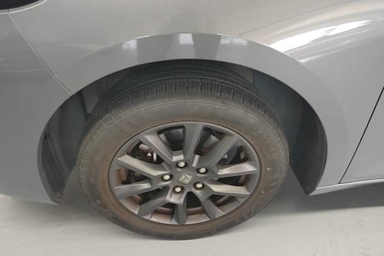 Used Baojun RC-5 2020 1.5L CVT Smart Elite Edition Left Front Wheel Hub