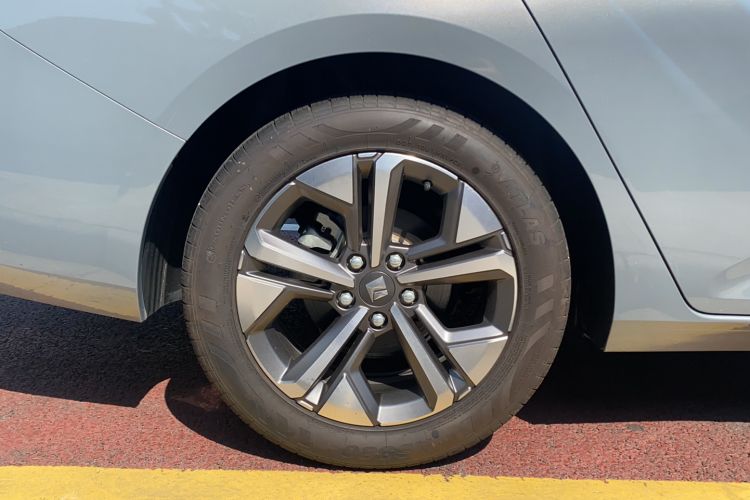 Used Baojun RC-5 2020 1.5T CVT Smart Shine Flagship Edition Right Rear Wheel Hub
