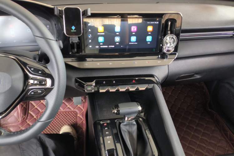 Used Baojun RC-5 2020 1.5T CVT Smart Shine Flagship Edition Audio And AC Panel