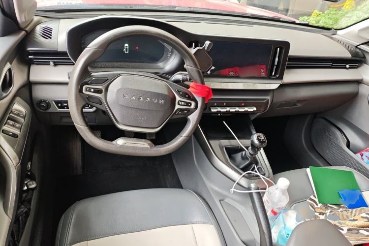 Used Baojun RC-5 2020 1.5L Manual Zhiyao Elite Edition Center Console