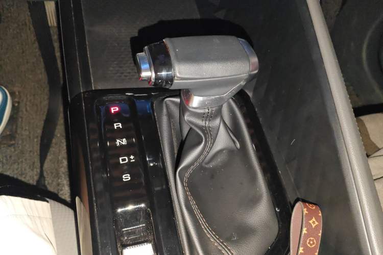 Used Baojun RC-5 2020 1.5T CVT Smart Luxury Edition Gear Lever
