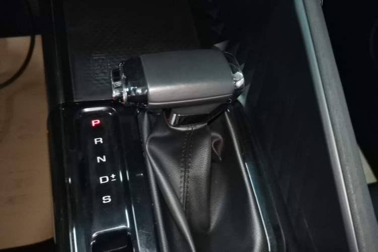 Used Baojun RC-5 2020 1.5T CVT Smart Shine Flagship Edition Gear Lever