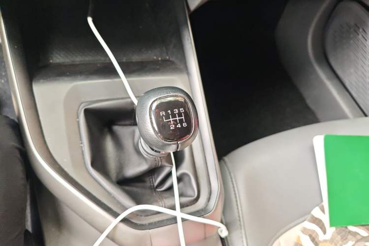 Used Baojun RC-5 2020 1.5L Manual Zhiyao Elite Edition Gear Lever
