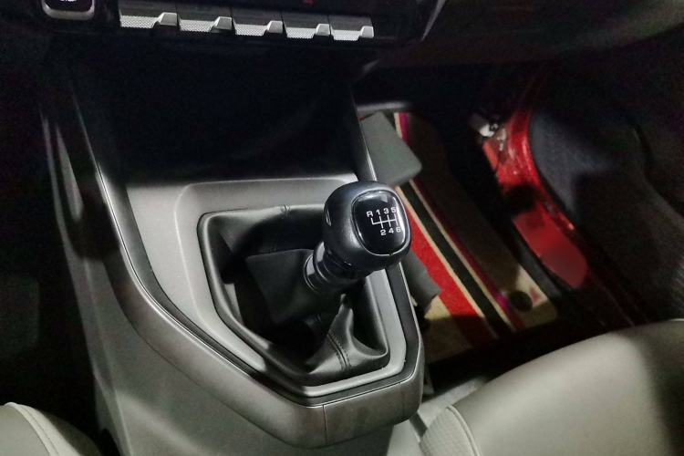 Used Baojun RC-5 2020 1.5T Manual Smart Luxury Edition Gear Lever