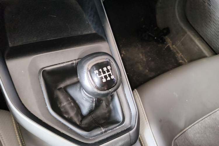Used Baojun RC-5 2020 1.5T Manual Smart Luxury Edition Gear Lever