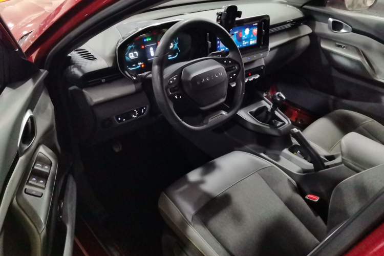Used Baojun RC-5 2020 1.5T Manual Smart Luxury Edition Interior 3