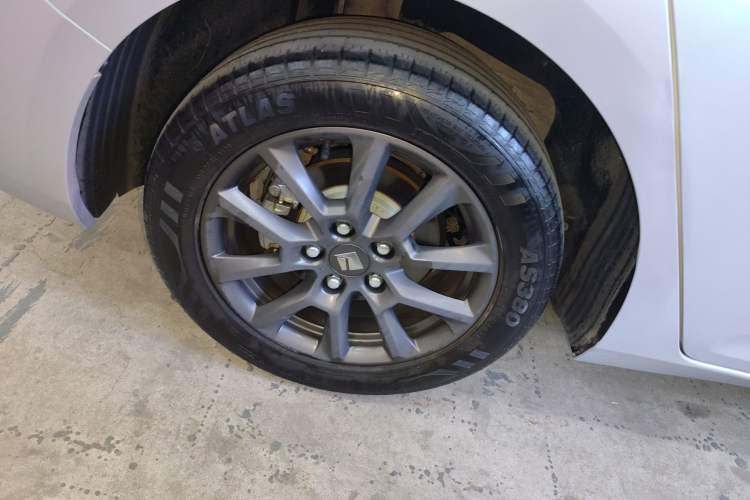 Used Baojun RC-5 2020 1.5L Manual Smart Luxury Edition Right Rear Wheel Hub