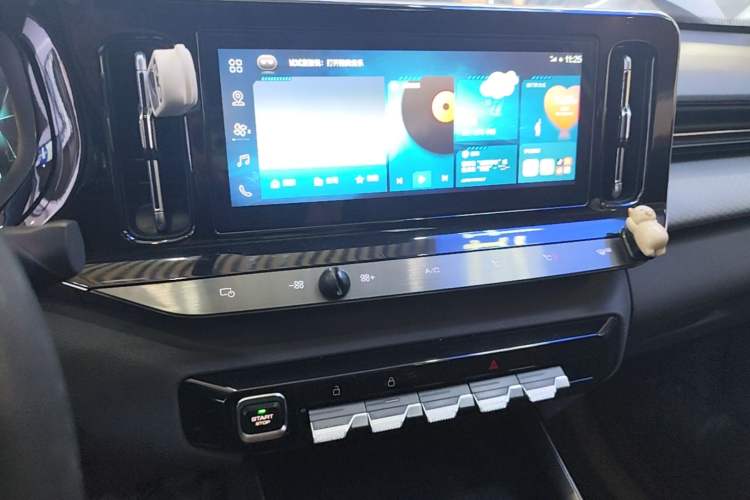 Used Baojun RC-5 2020 1.5L Manual Smart Luxury Edition Audio And AC Panel