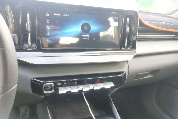 Used Baojun RC-5 2020 1.5L Manual Smart Luxury Edition Audio And AC Panel
