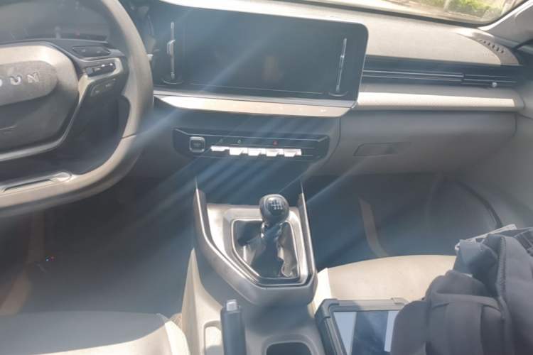 Used Baojun RC-5 2020 1.5L Manual Smart Luxury Edition Audio And AC Panel