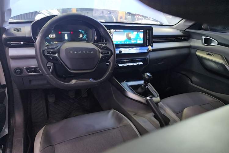 Used Baojun RC-5 2020 1.5L Manual Smart Luxury Edition Center Console