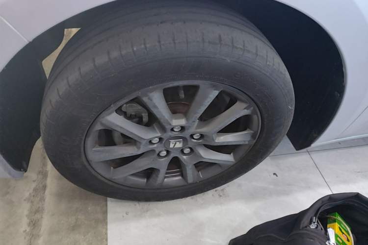 Used Baojun RC-5 2020 1.5L Manual Smart Luxury Edition Left Front Wheel Hub