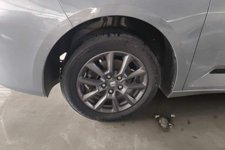 Used Baojun RC-5 2020 1.5L Manual Smart Luxury Edition Left Front Wheel Hub