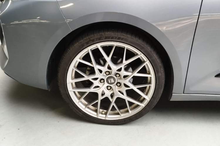 Used Baojun RC-5 2020 RC-5W 1.5T CVT Smart Shine Flagship Model Left Front Wheel Hub