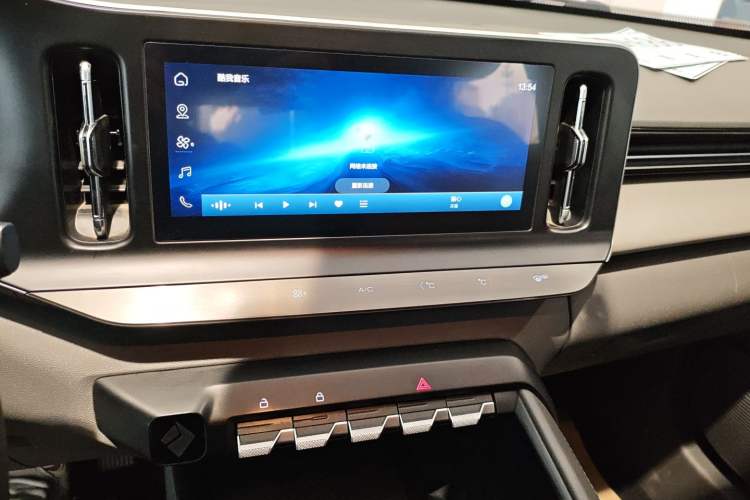 Used Baojun RC-5 2020 1.5L CVT Smart Elite Edition Audio And AC Panel