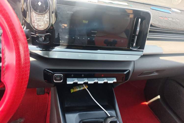 Used Baojun RC-5 2020 1.5L Manual Smart Luxury Edition Audio And AC Panel